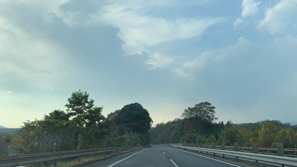 中国自動車道の走行時の風景イメージ画像
